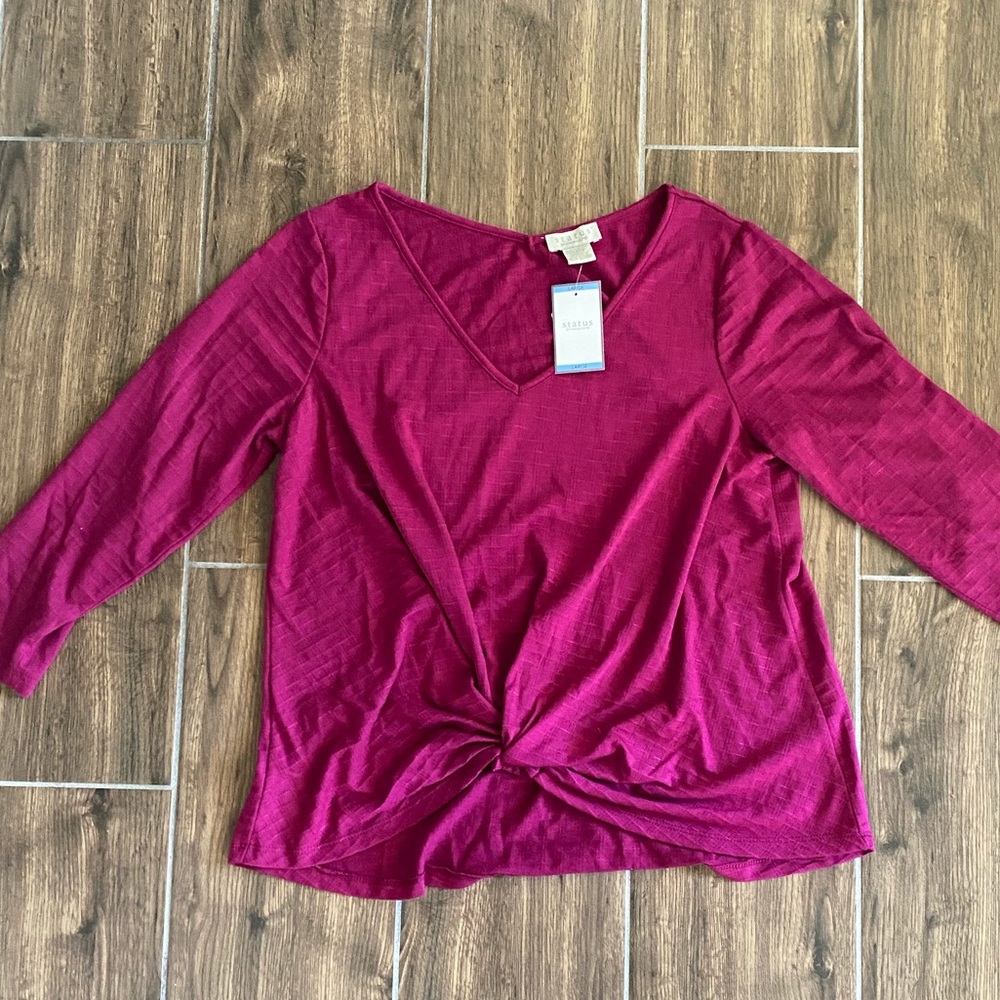 NWT “Status” 3/4 sleeve front tie blouse
